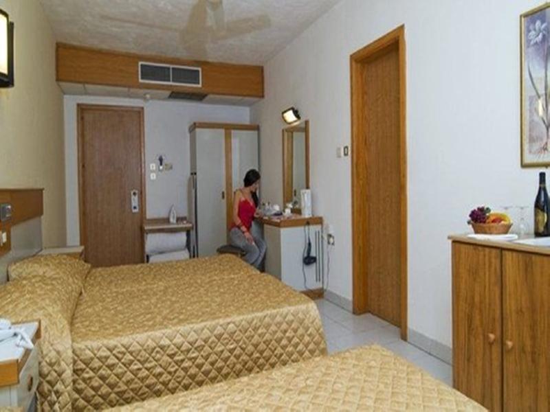 Canifor Hotel St. Paul's Bay Esterno foto