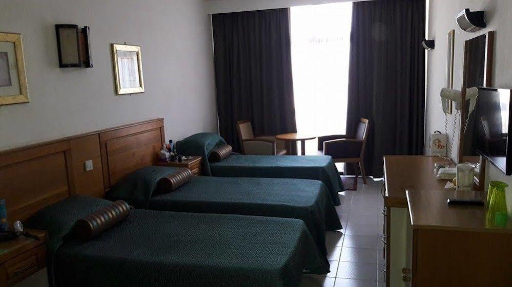 Canifor Hotel St. Paul's Bay Esterno foto